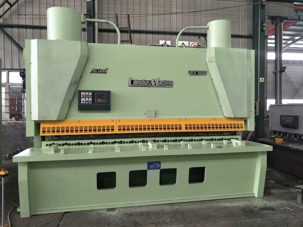 QC11K重型鋼構(gòu)專業(yè)剪板機 QC11K重型鋼構(gòu)專業(yè)剪板機